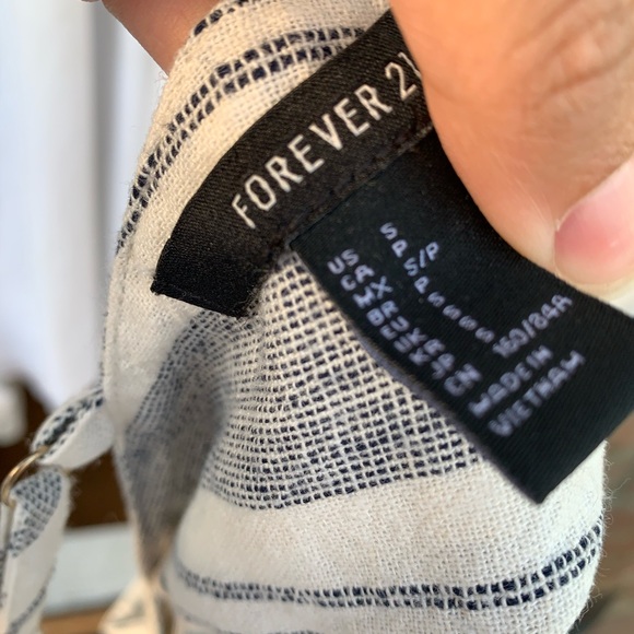 Forever 21 Tie back crop top - Picture 6 of 6